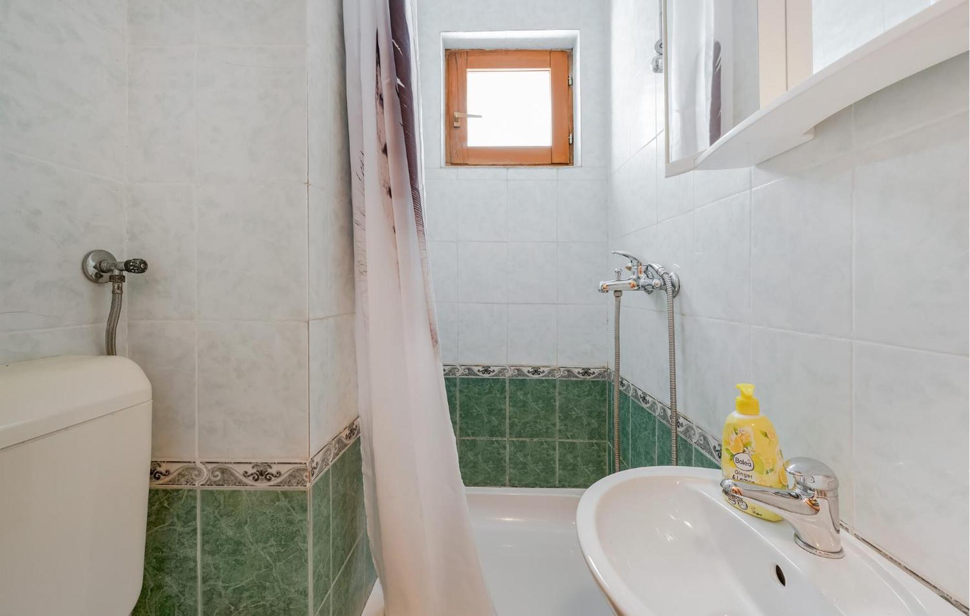 1 Bedroom Stunning Apartment In Primošten Esterno foto